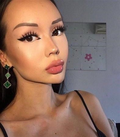 Bu qız gözəlliyi ilə hər kəsi heyran edir -  FOTOLAR